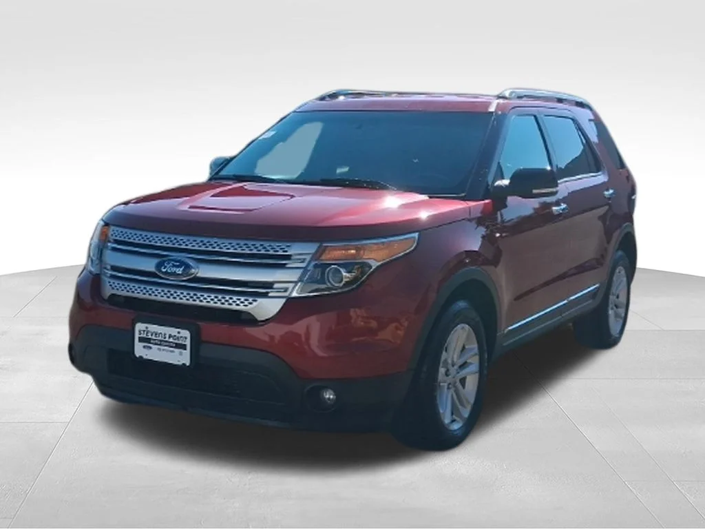 Used 2014 Ruby Red Metallic Tinted Clearcoat Ford XLT image 3