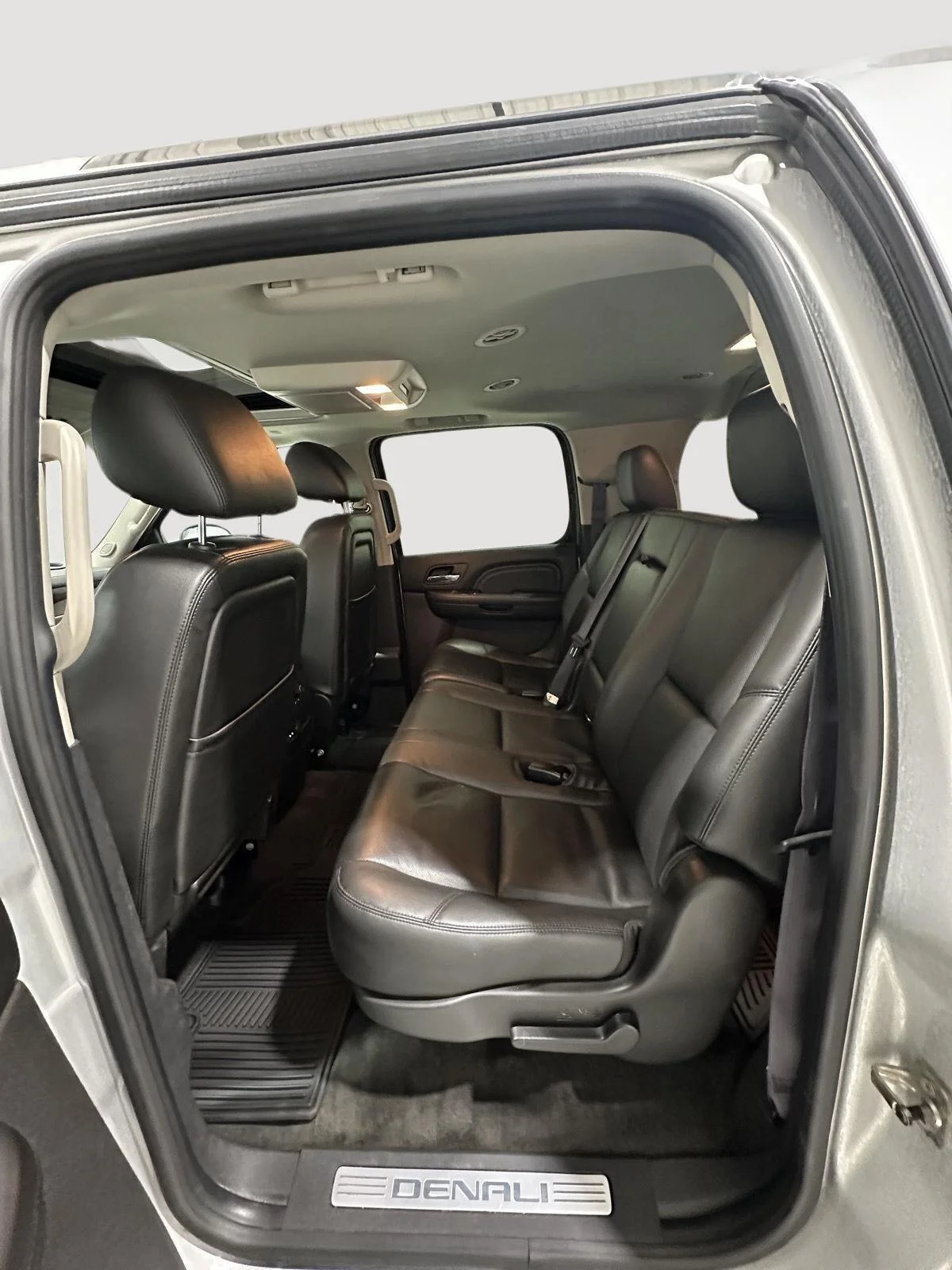 Used 2011 PURE SILVER METALLIC GMC Denali image 22