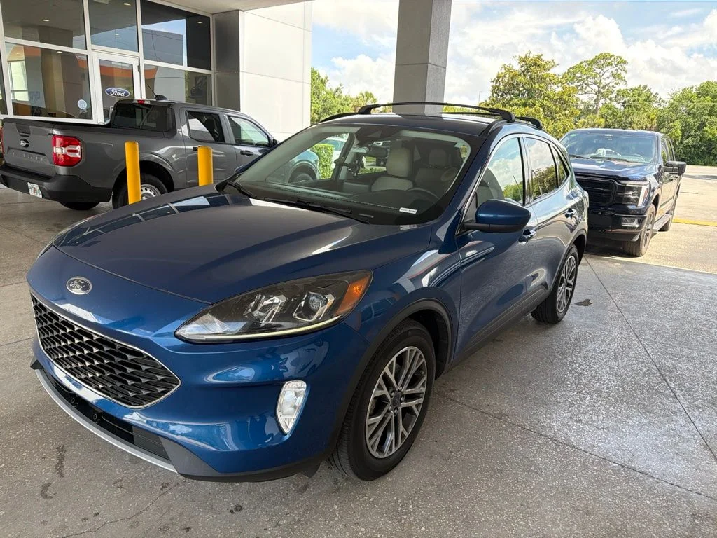 Used 2022 Blue Ford SEL image 3