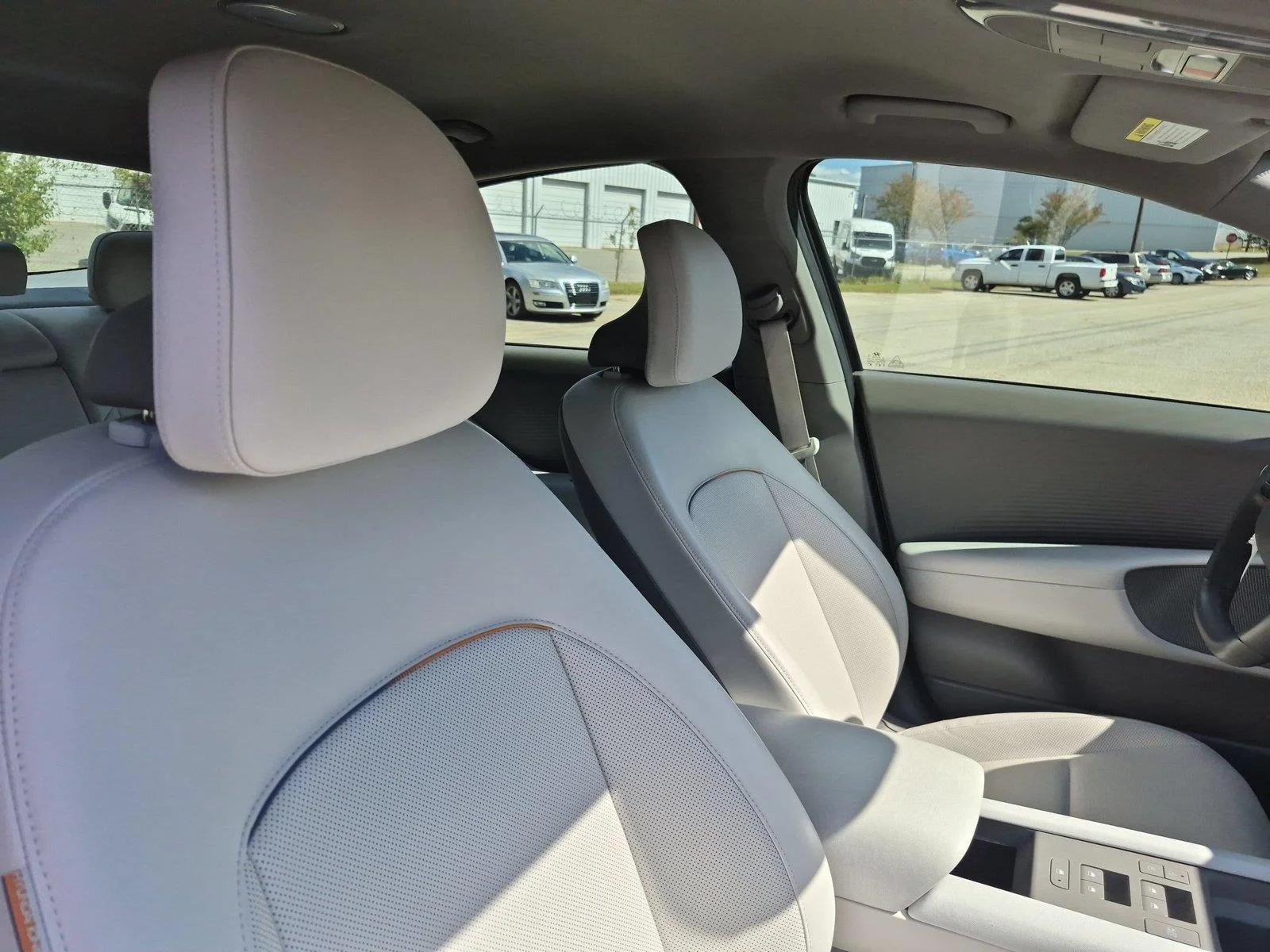 Used 2024 Serenity White Hyundai SEL image 35