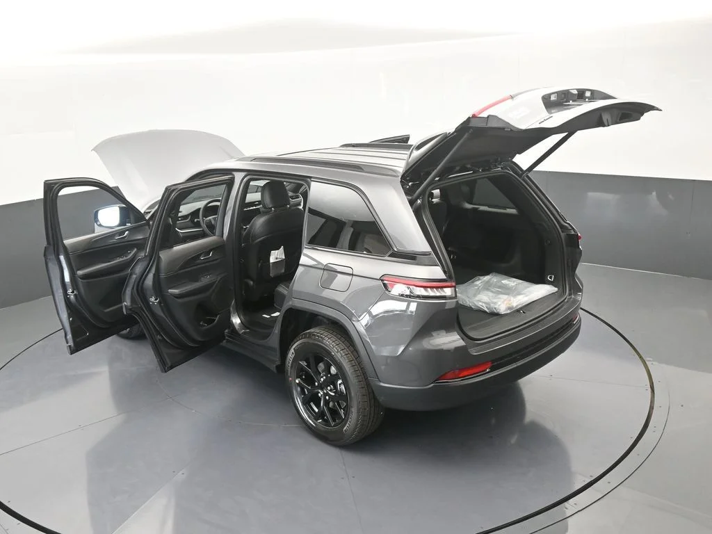 New 2025 Baltic Gray Metallic Clear-Coat Exterior Paint Jeep Altitude X image 58