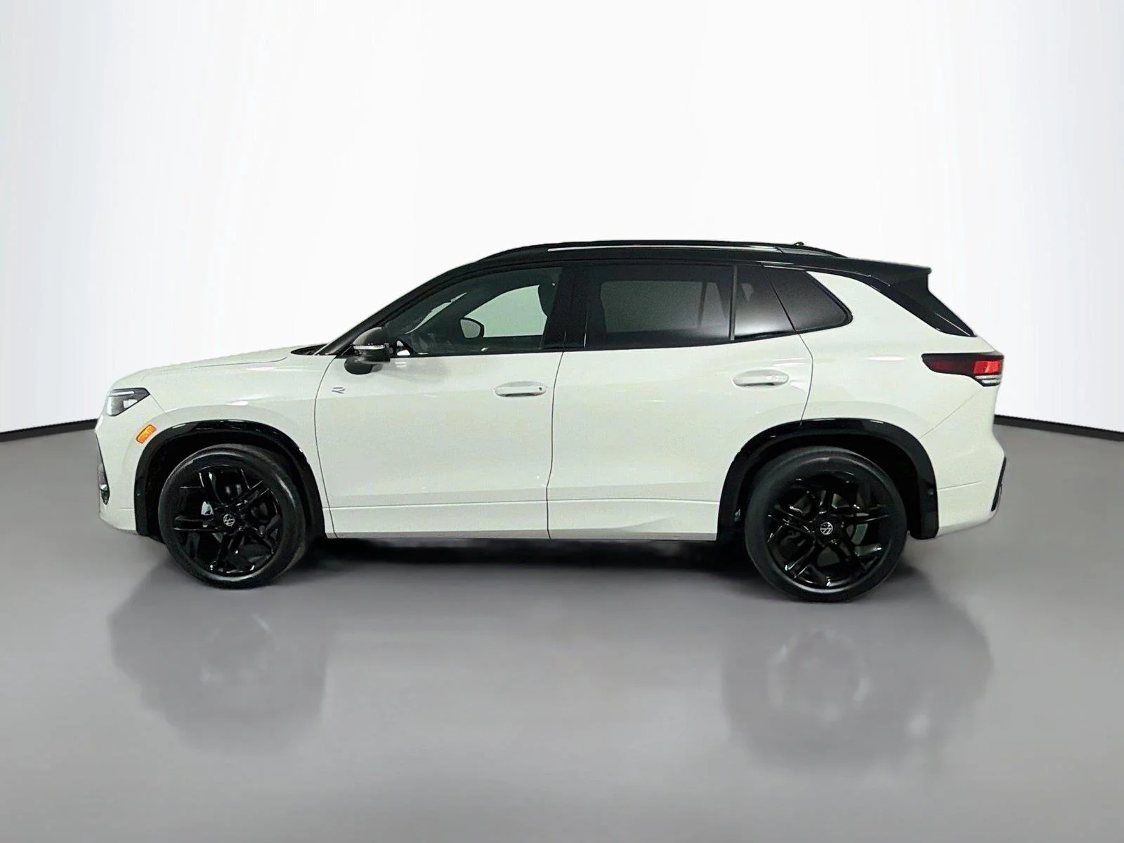 New 2026 Sandstone w/Deep Black Roof Volkswagen SE R-Line Black image 8