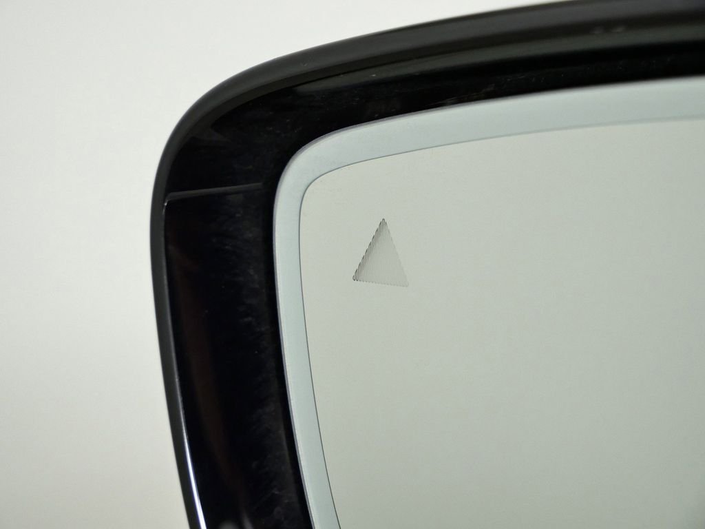 Used 2026 Black Sapphire Metallic BMW xDrive40 image 38