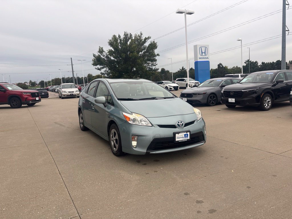 Used 2014 Pearl Toyota Three image 3