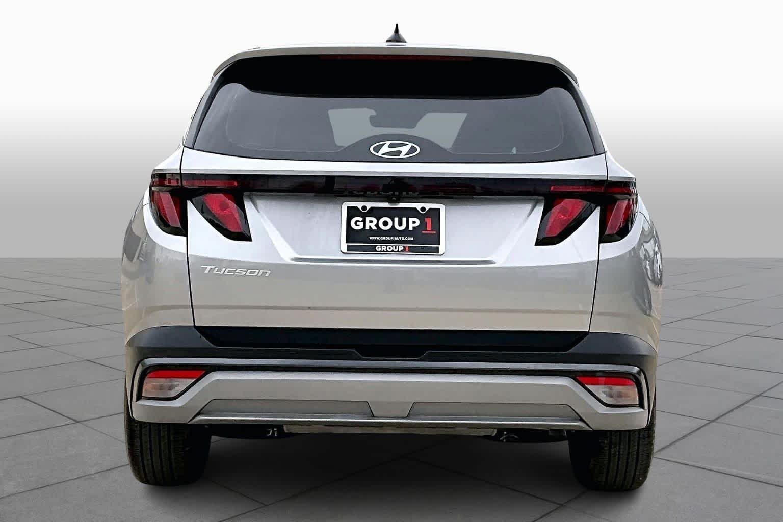 Used 2025 Shimmering Silver Hyundai SE image 5