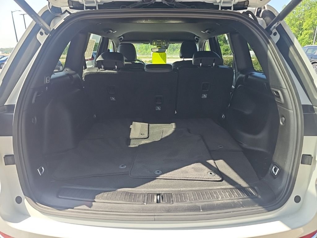 Used 2024 White/off-white Jeep Limited image 33