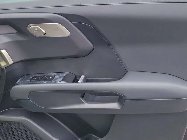 New 2027 Ivory Silver Kia S image 32