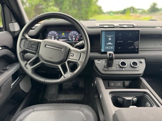 Certified Used 2023 Black Land Rover X-Dynamic SE image 14
