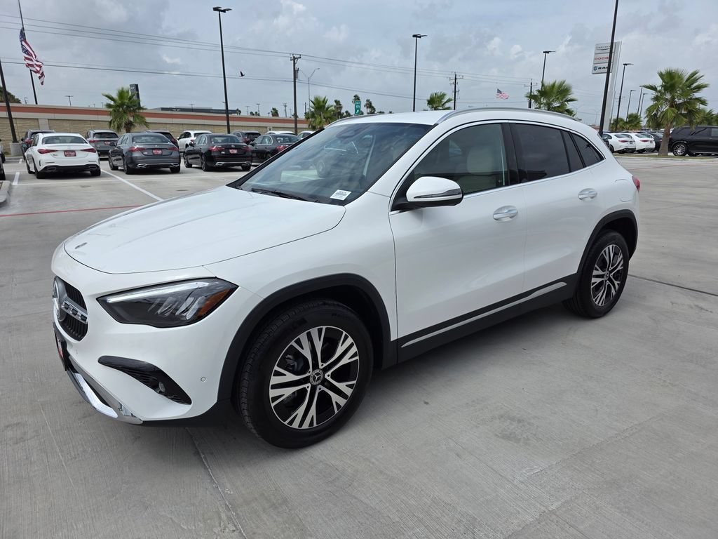 New 2026 Polar White Mercedes-Benz GLA 250 image 32