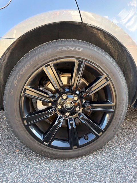 Used 2022 Silver Land Rover HSE Silver Edition image 8