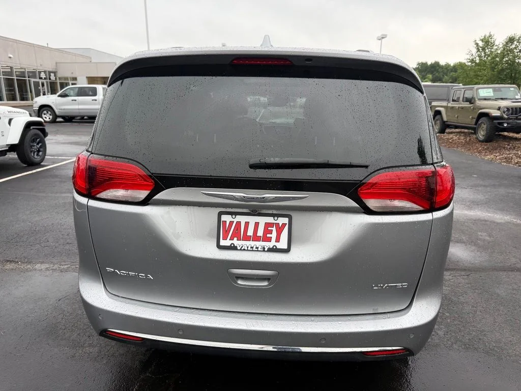 Certified Used 2017 Silver Chrysler Limited image 5