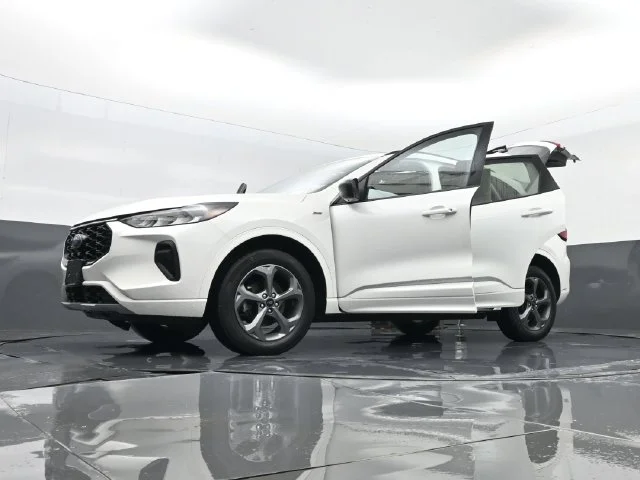 Used 2023 White Metallic Ford ST-Line image 34
