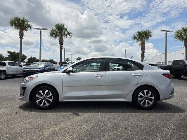 Used 2022 Silver Kia S image 3