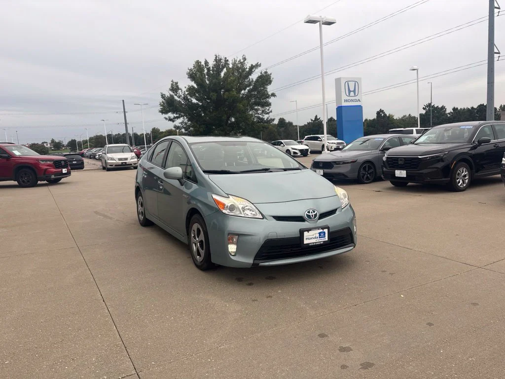 Used 2014 Beige Toyota Three image 3