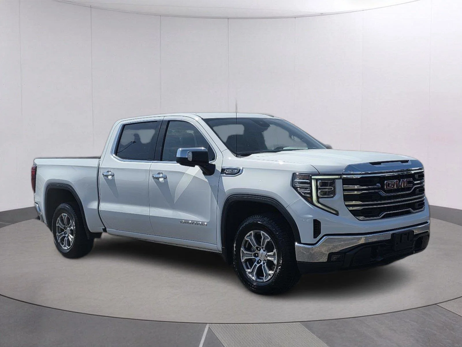 Used 2025 Summit White GMC SLT image 3