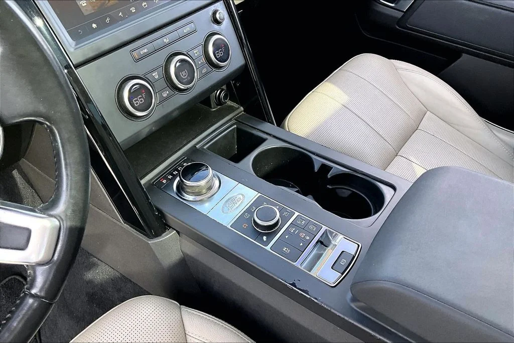 Used 2018 White Land Rover SE image 14