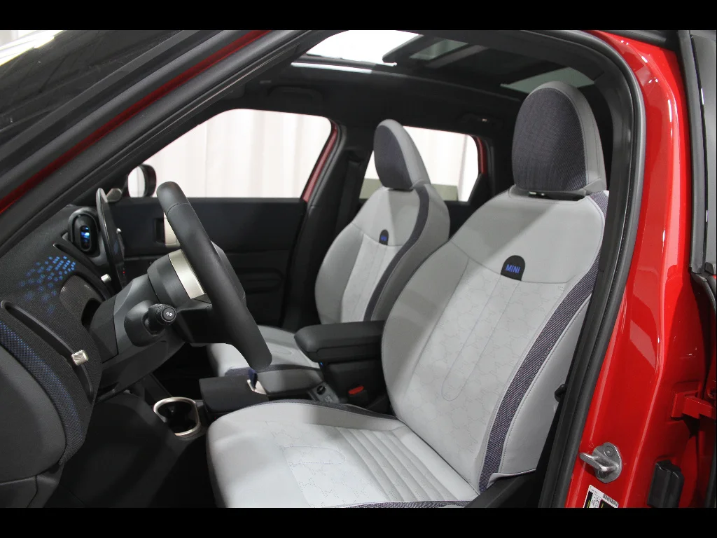 Used 2026 Chili Red II MINI S ALL4 image 5