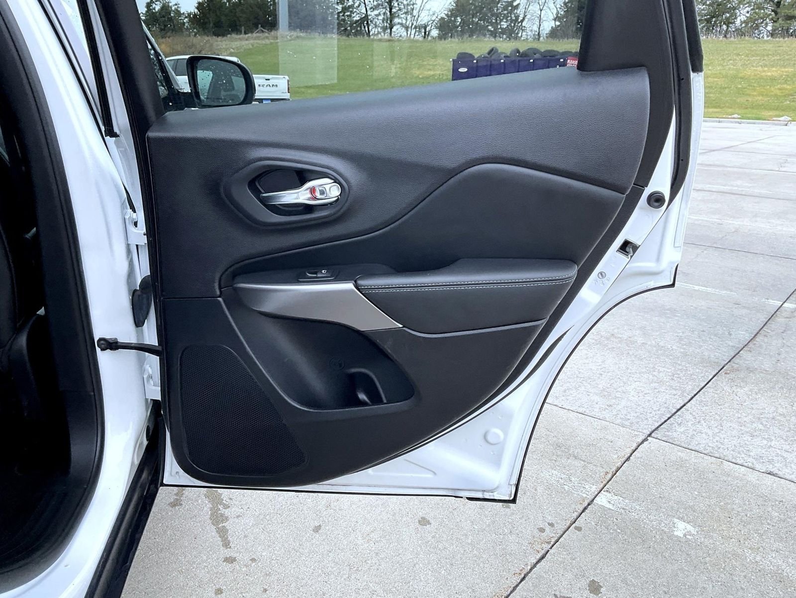 Used 2022 White Jeep Limited image 21