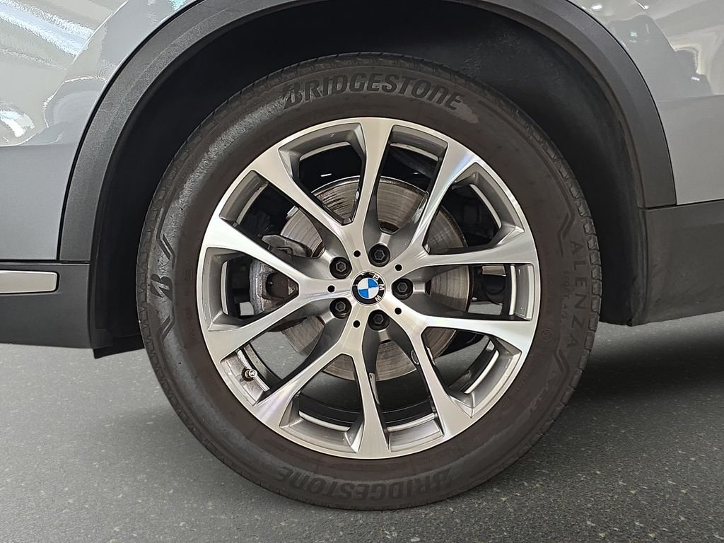 Used 2024 Skyscraper Gray Metallic BMW sDrive40i image 32