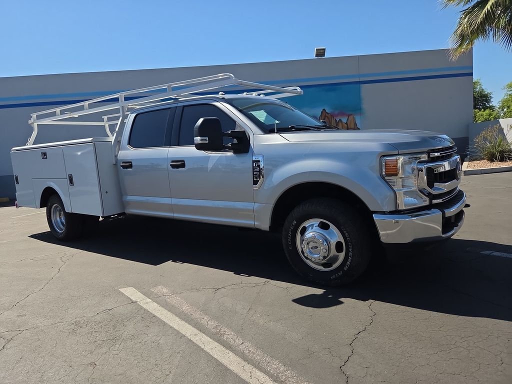 2022 Ford F-350 Super Duty Chassis Cab XLT