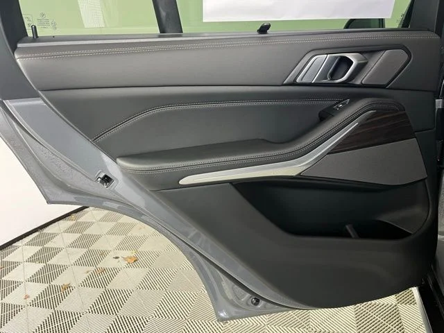 New 2026 Skyscraper Grey Metallic BMW xDrive40i image 15