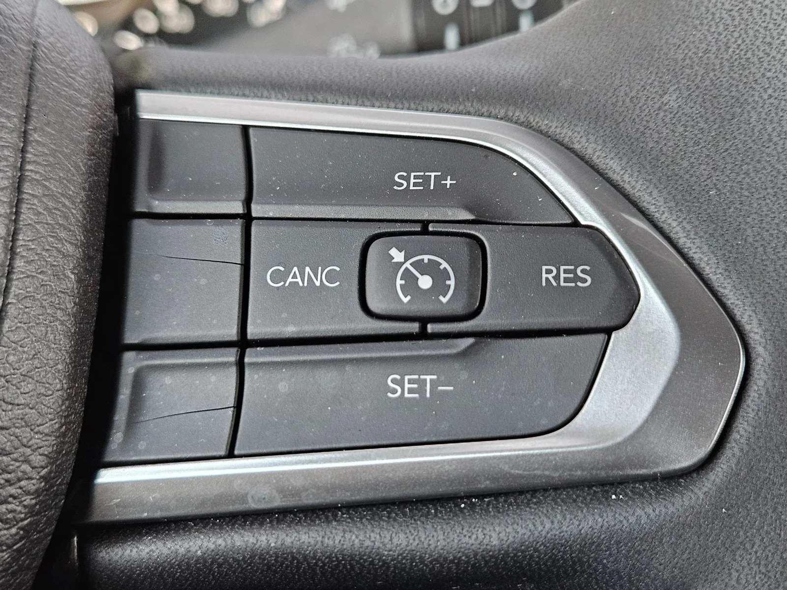 Used 2023 Billet Silver Metallic Clearcoat Jeep Altitude image 22