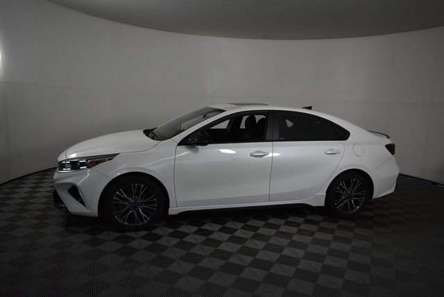 Used 2022 White Kia GT-Line image 4