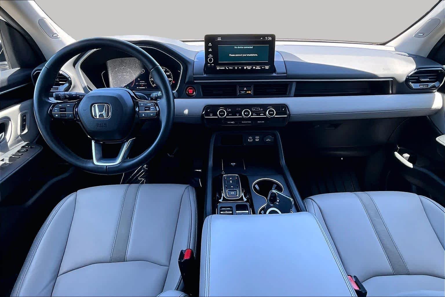 Used 2025 Platinum White Pearl Honda Touring image 15