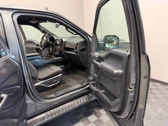 Used 2020 Magnetic Metallic Ford XLT image 23