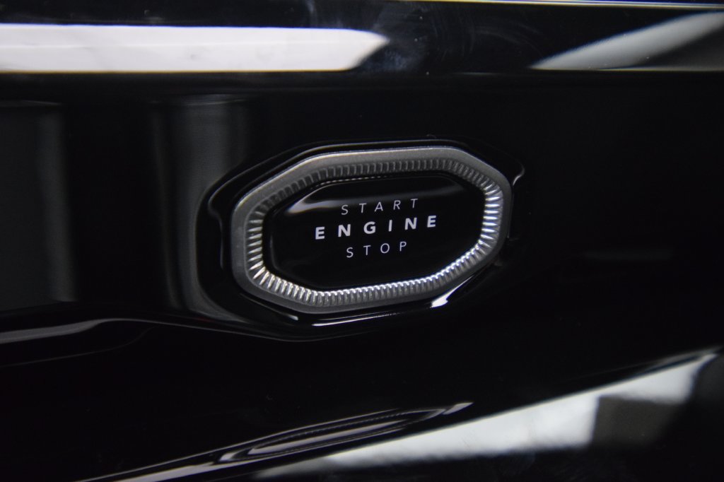 New 2027 Bright White Clear-Coat Paint Jeep Altitude image 23