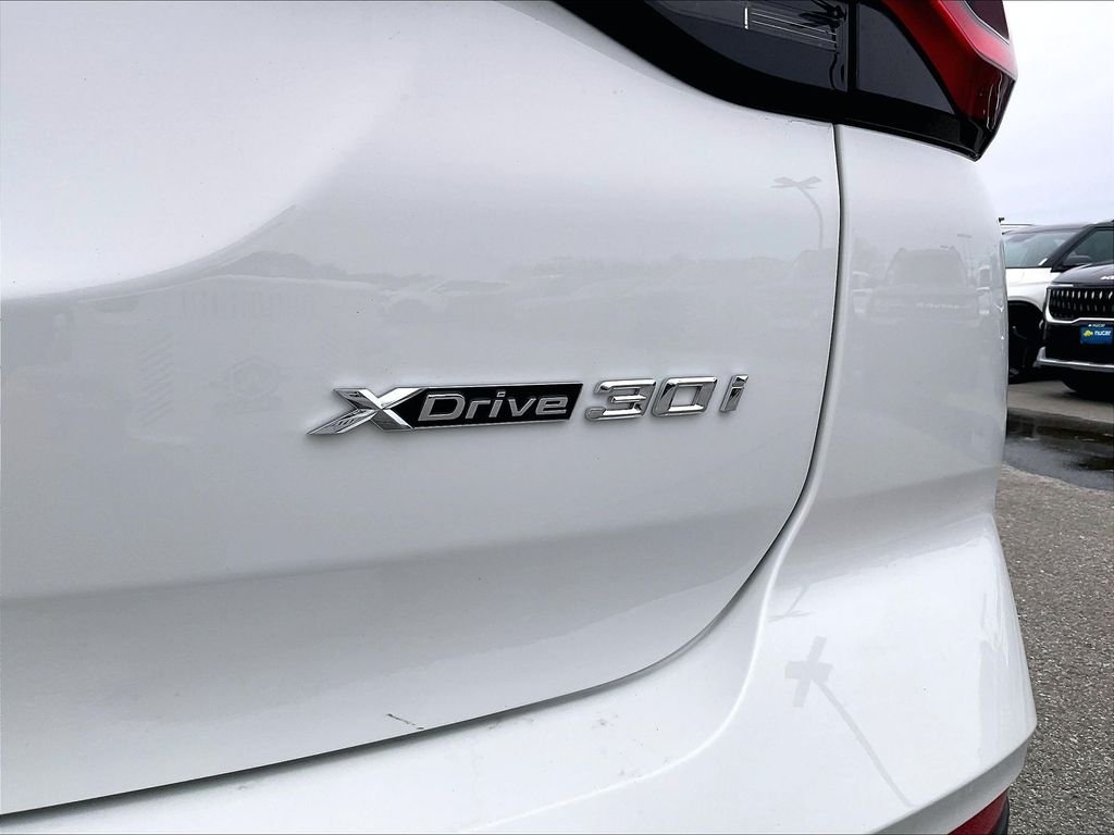Used 2022 White BMW xDrive30i image 27