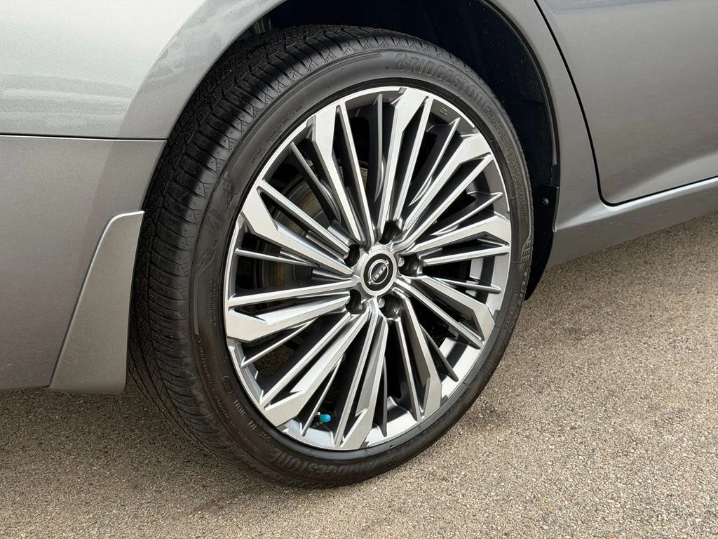 Used 2023 Gray Nissan Platinum image 25