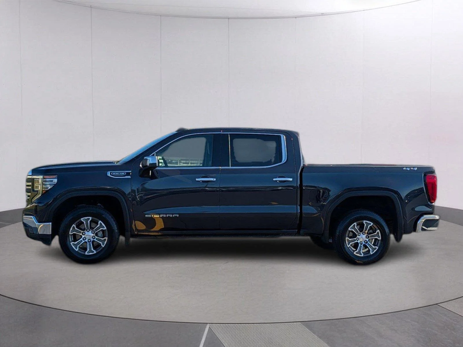 Used 2025 Titanium Rush Metallic GMC SLT image 2