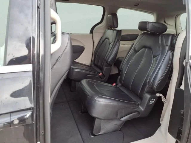 Used 2024  Chrysler Touring L image 15