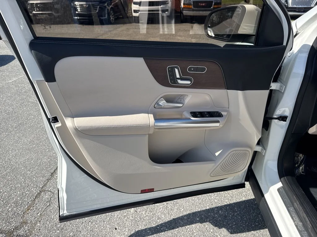 Used 2022 White Mercedes-Benz GLA 250 image 25