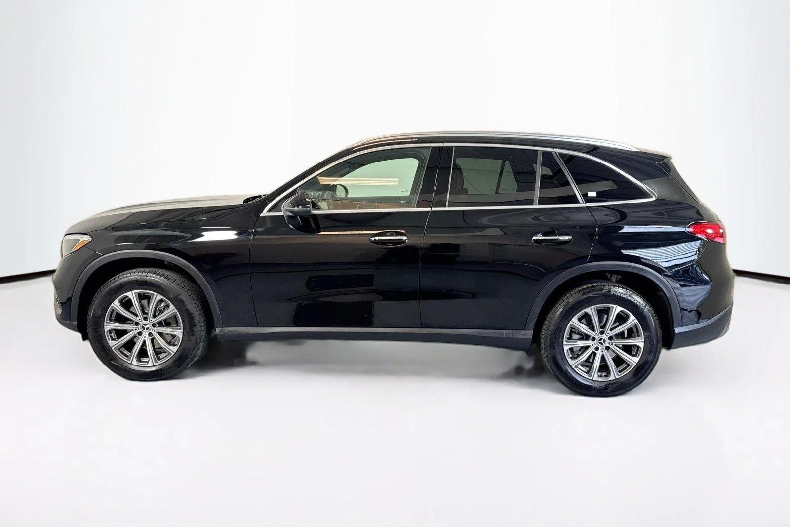Used 2025 Black Mercedes-Benz GLC 300 image 8