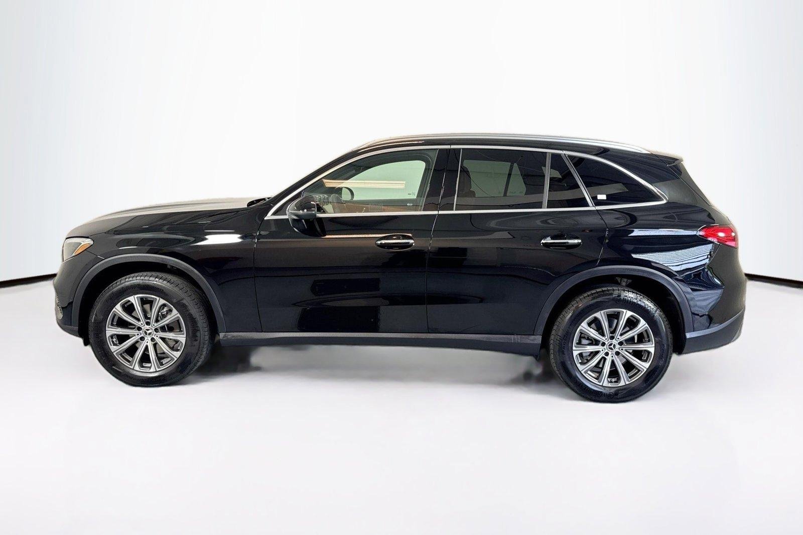Used 2025 Black Mercedes-Benz GLC 300 image 8