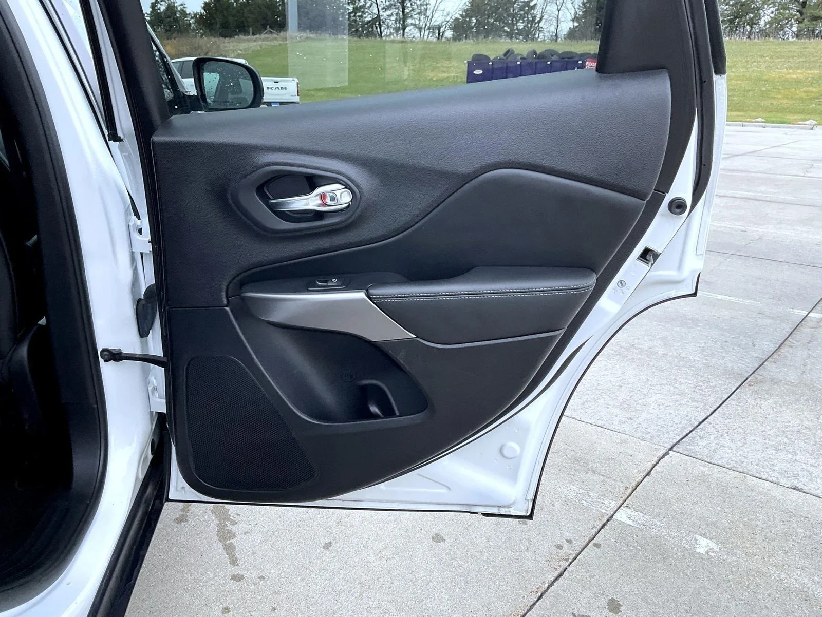 Used 2022 White Jeep Limited image 21