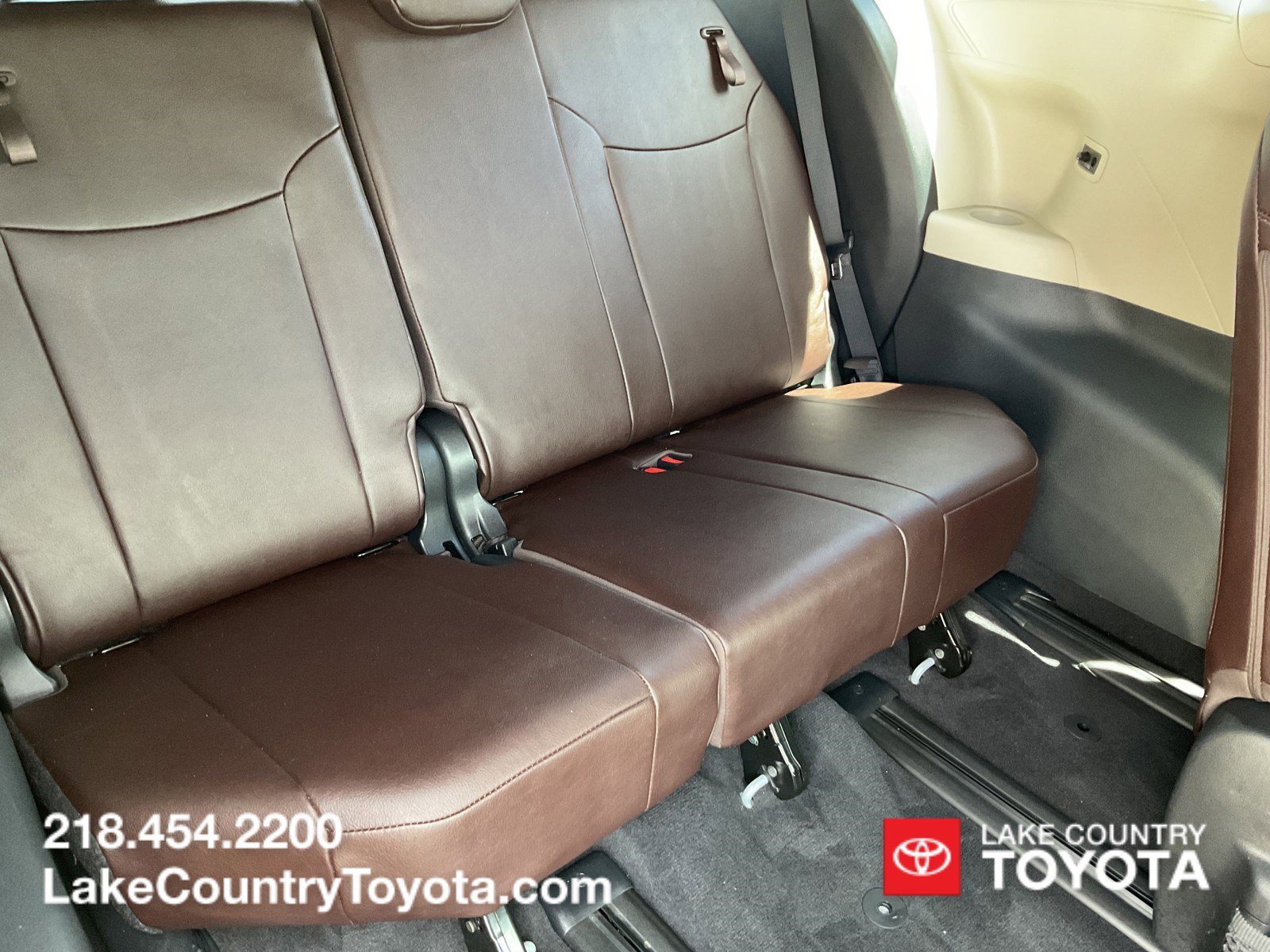 Used 2022 Silver Toyota Platinum image 19
