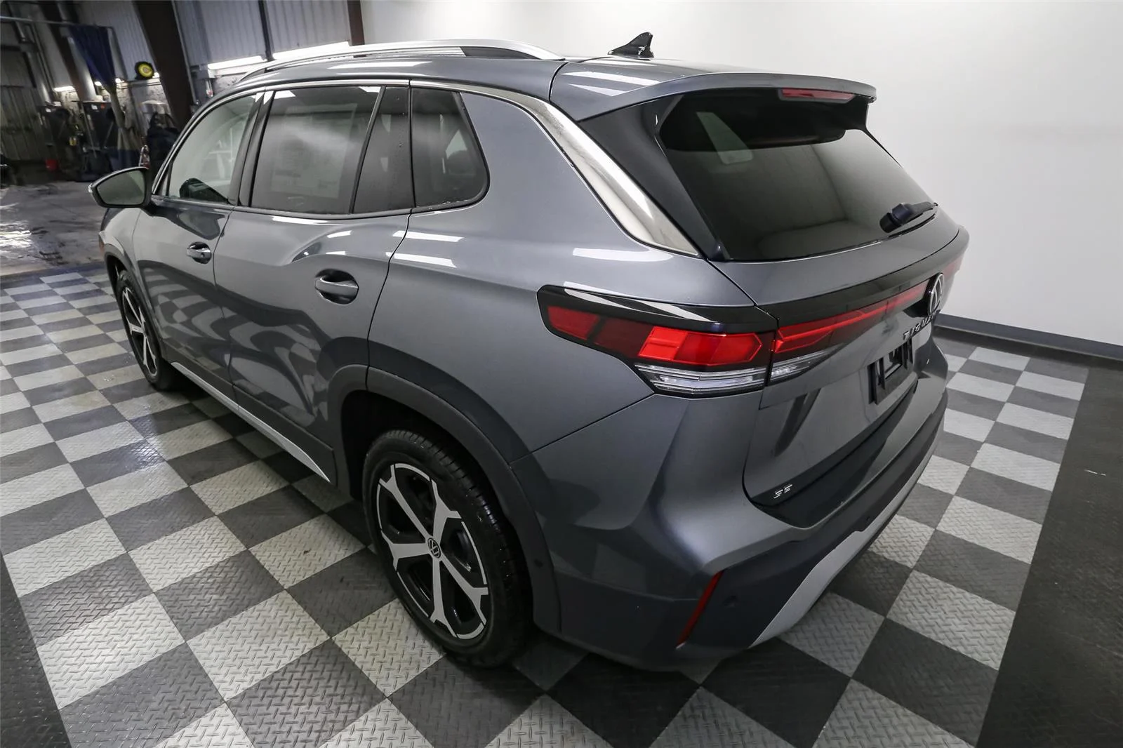 New 2026 Platinum Gray Metallic Volkswagen SE image 9