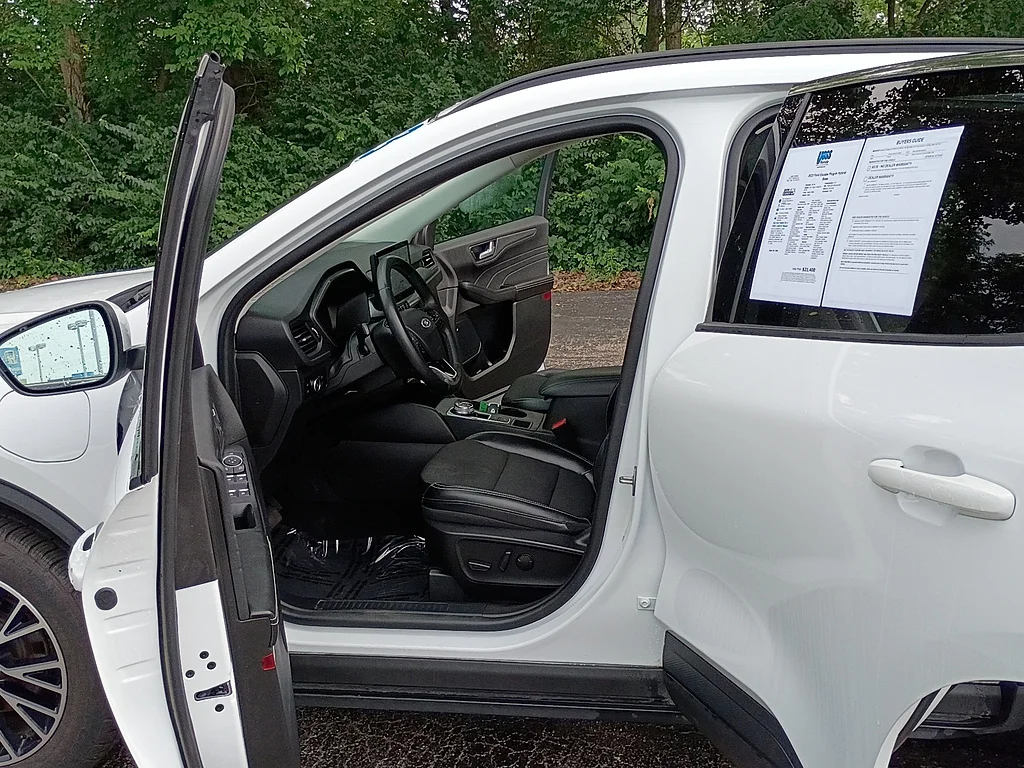 Used 2023 Oxford White Ford Base image 11