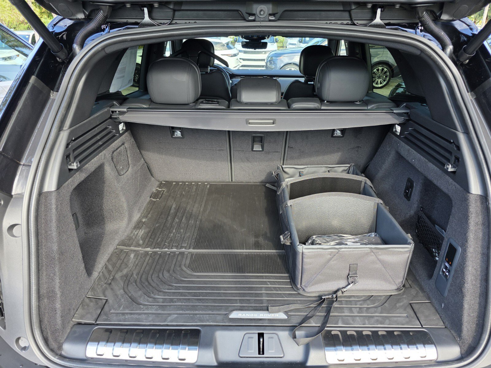 New 2026 Carpathian Grey Land Rover P400 Dynamic SE image 15