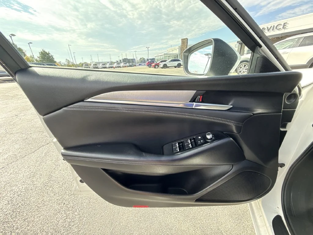 Used 2018 White Mazda Touring image 13
