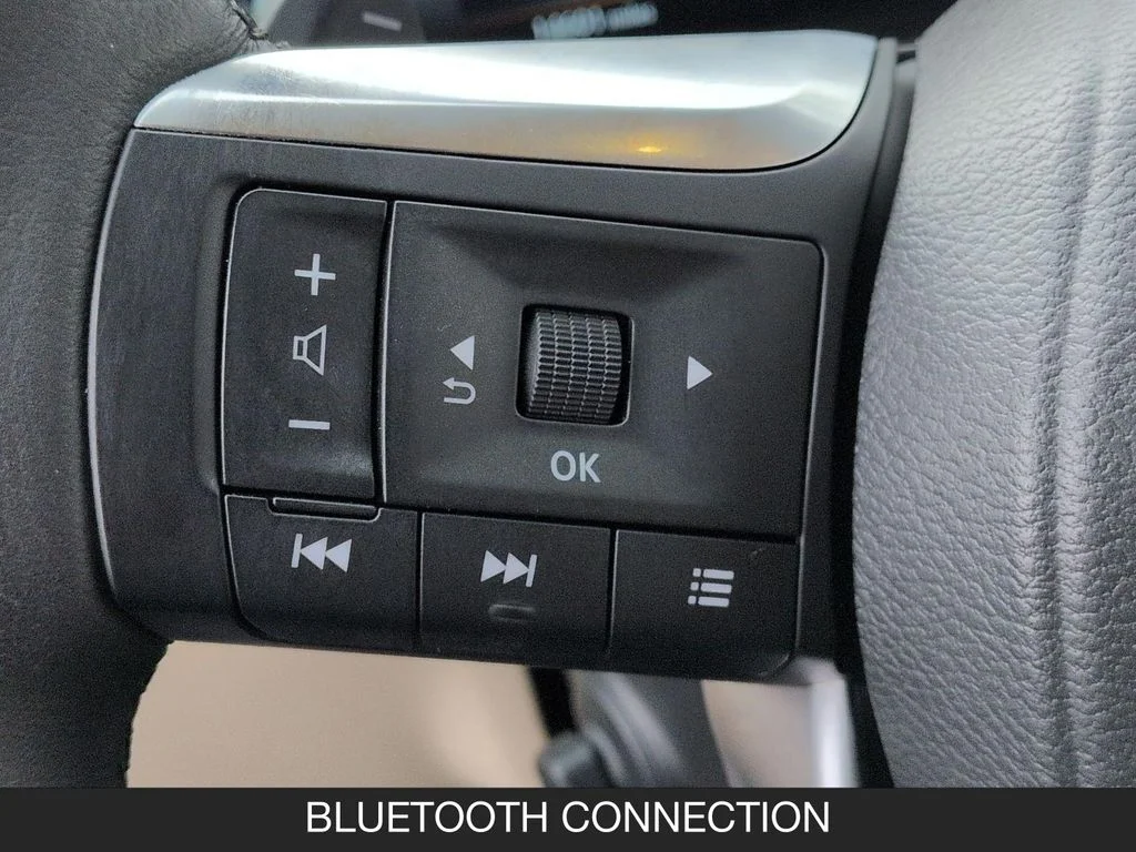Used 2025 Silver INFINITI LUXE image 18