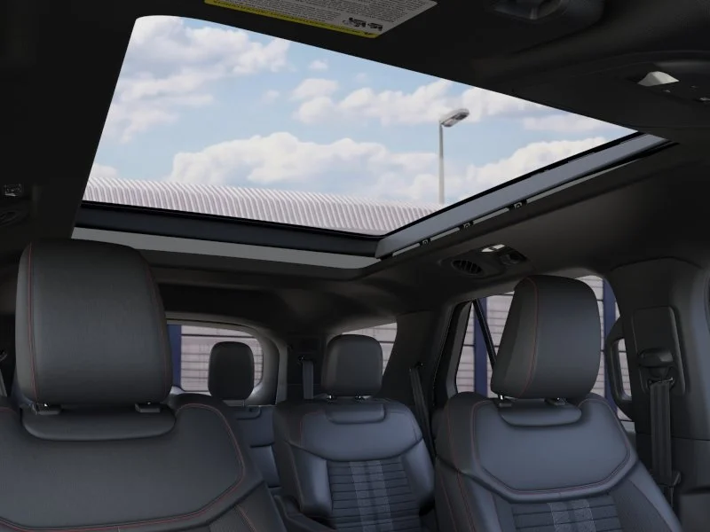 New 2026 Star White Metallic Tri-Coat Ford ST-Line image 36