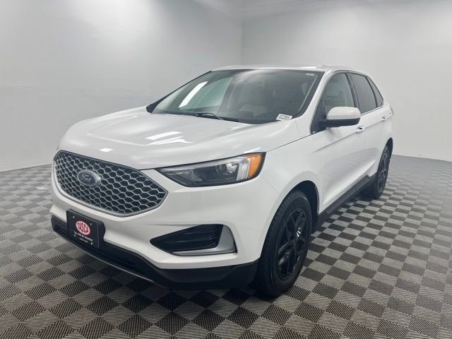 Used 2024 Oxford White Ford SEL image 2