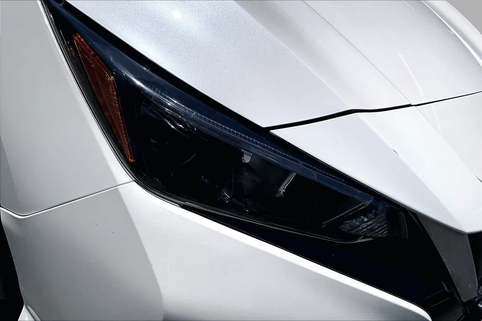 Used 2019 Pearl White Tricoat Nissan SV image 27