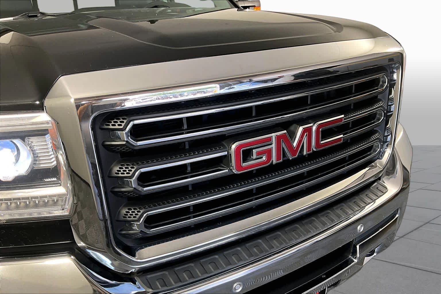 Used 2018 Onyx Black GMC SLT image 29