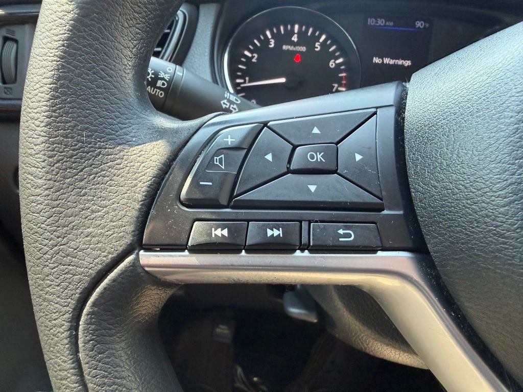 Used 2020 Gray Nissan S image 18