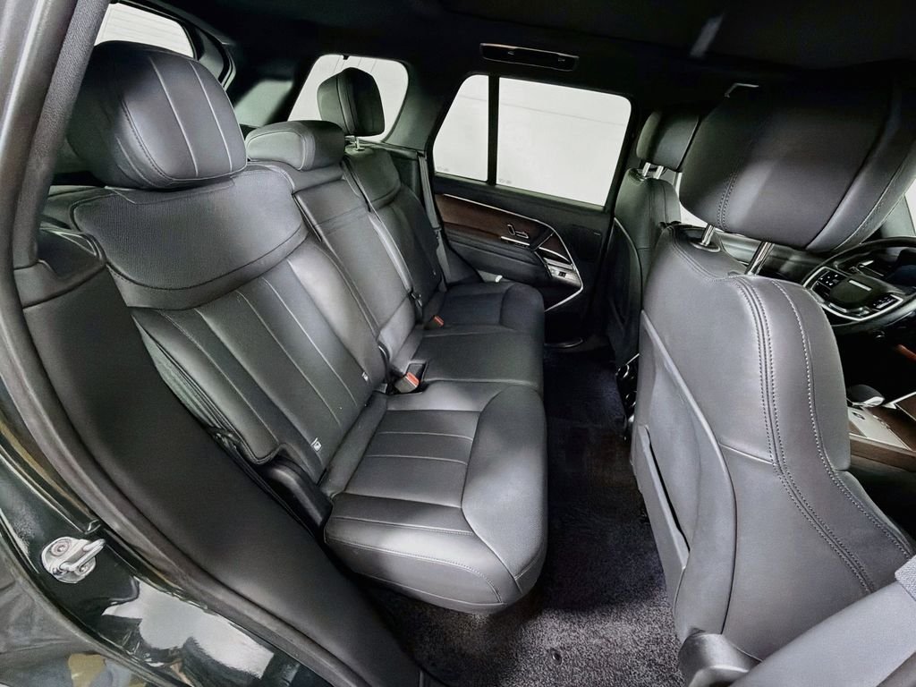 Used 2025 Belgravia Green Metallic Land Rover SE image 29